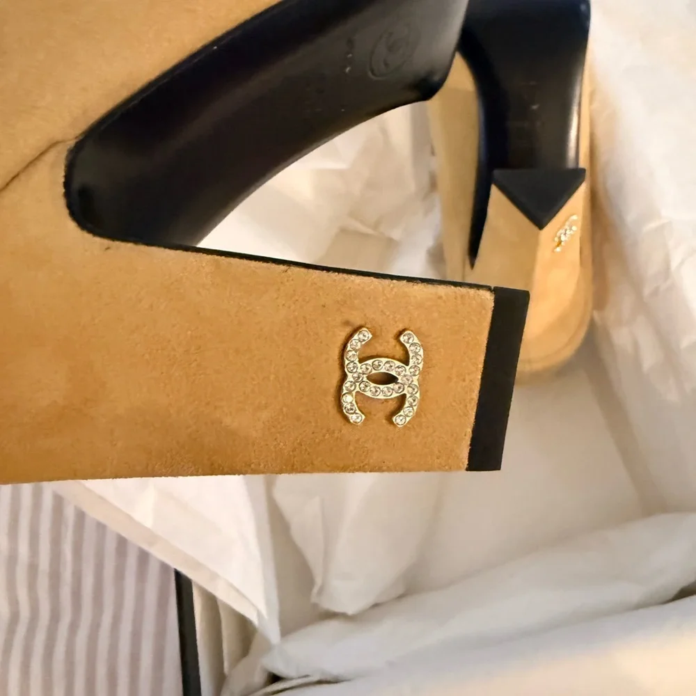 CHANEL cap toe pumps. never worn. brand new in box size 38.5 - Picture 2 of 11